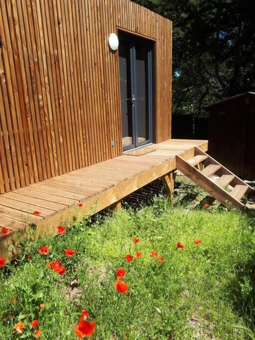 Joli Indépendant En Bois Avec Jacuzzi Prive Fréjus